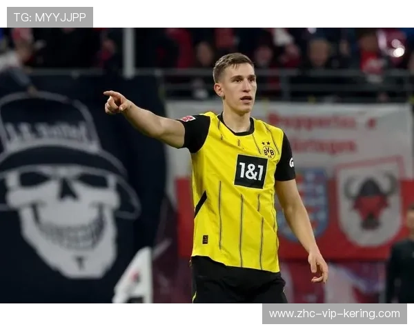 多特全队前移压迫，施洛特贝克的大胆上抢非常关键