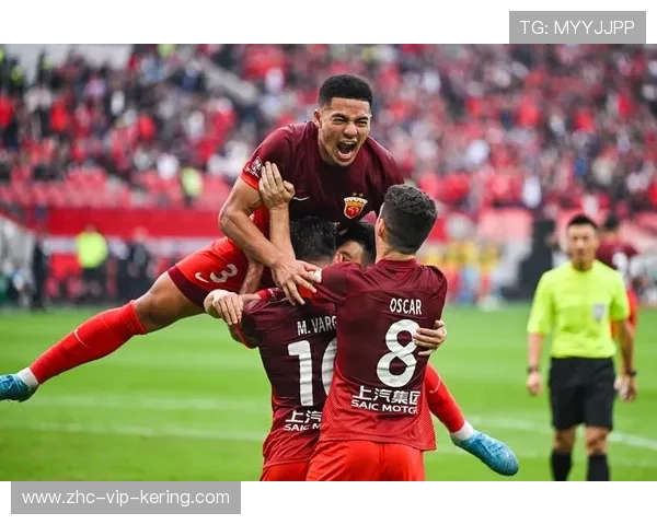 上海海港主场迎战浙江,卫冕冠军冲击中超榜首,上海海港足球俱乐部主场 上海海港主场迎战浙江,卫冕冠军冲击中超榜首,上海海港足球俱乐部主场